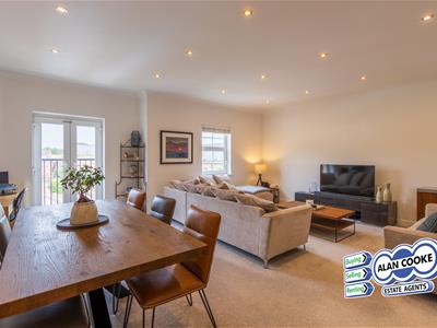 OPEN PLAN LOUNGE/DINING